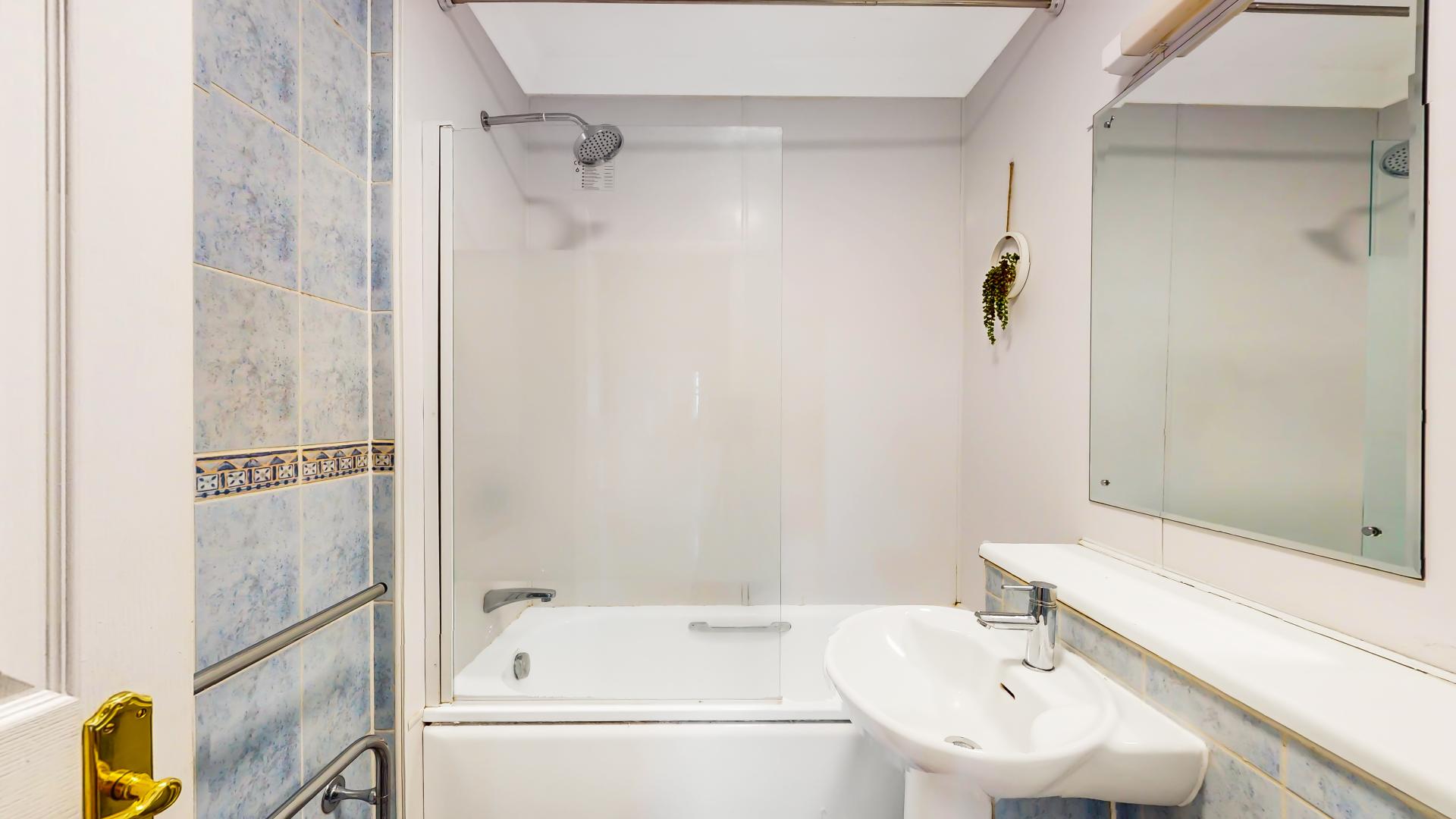 Modern Large Two bedroom Apartment Exeter Road , Kilburn